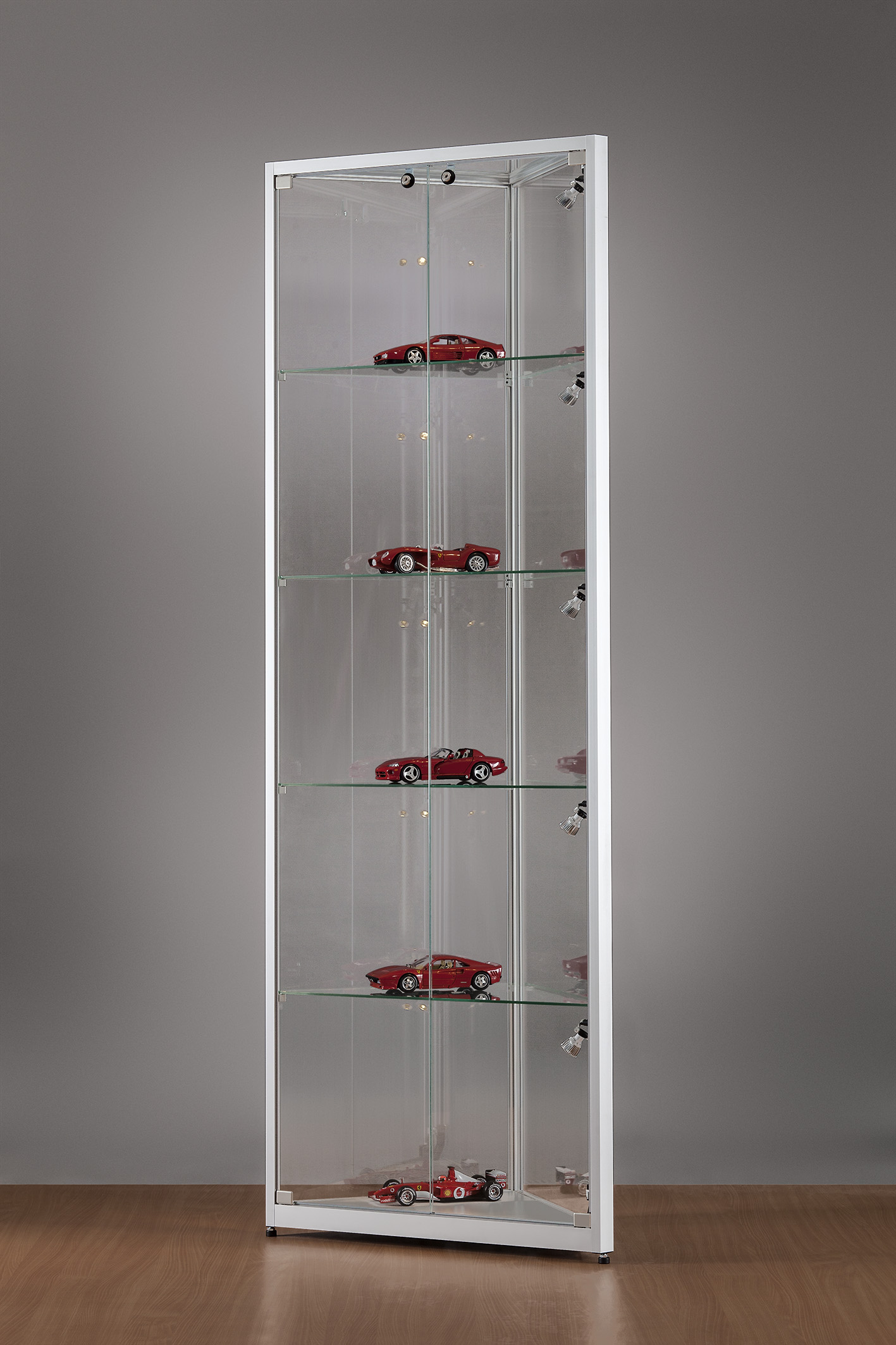 Bodenvitrine 24 3eckig beleuchtet Seite